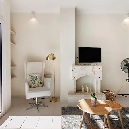 Apartment Dreams - Windmill Hill